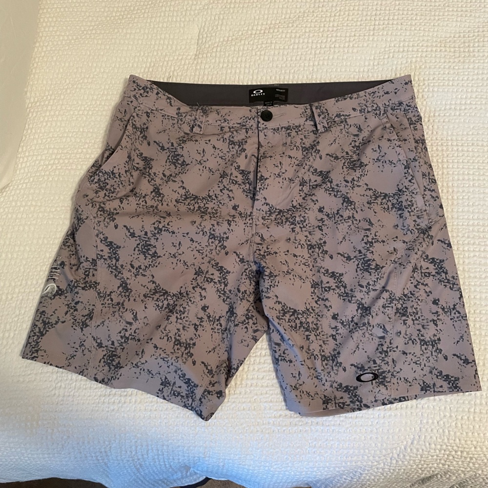 Oakley Golf Shorts size 32